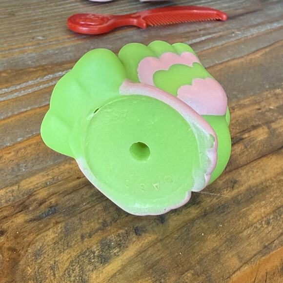 Vintage 1980’s Strawberry Shortcake Lime Chiffon + Parfait Parrot Bird Figure - Picture 8 of 8